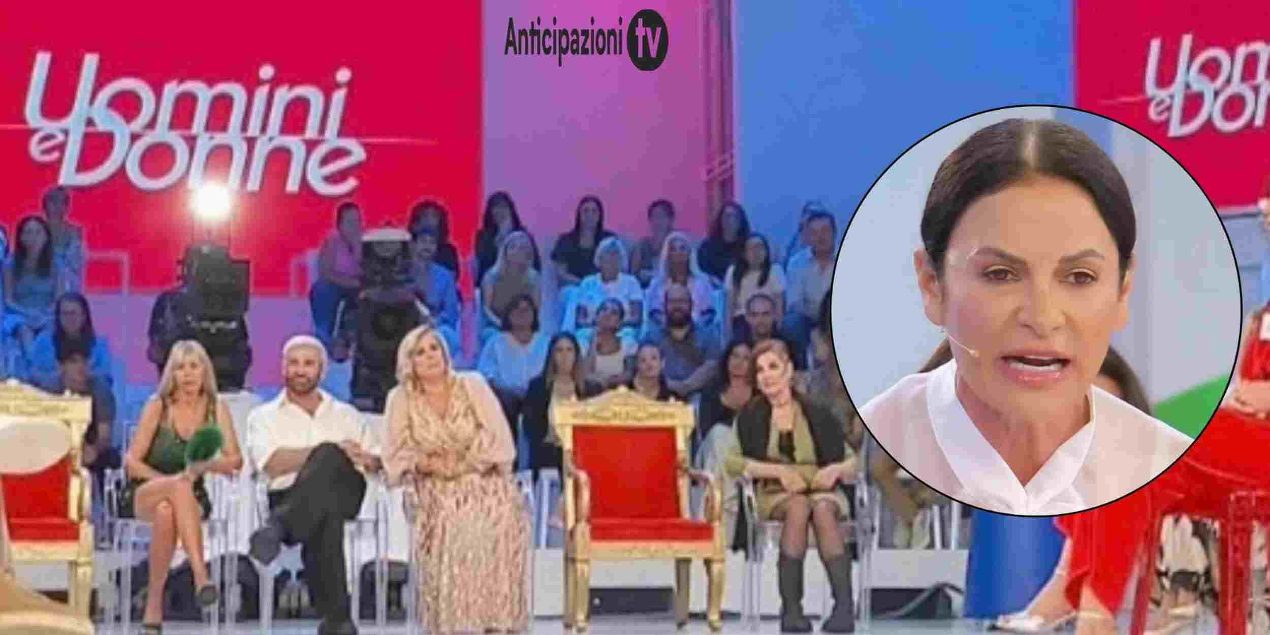 Lo studio di Uomini e Donne e la dama Marina Brochetta.